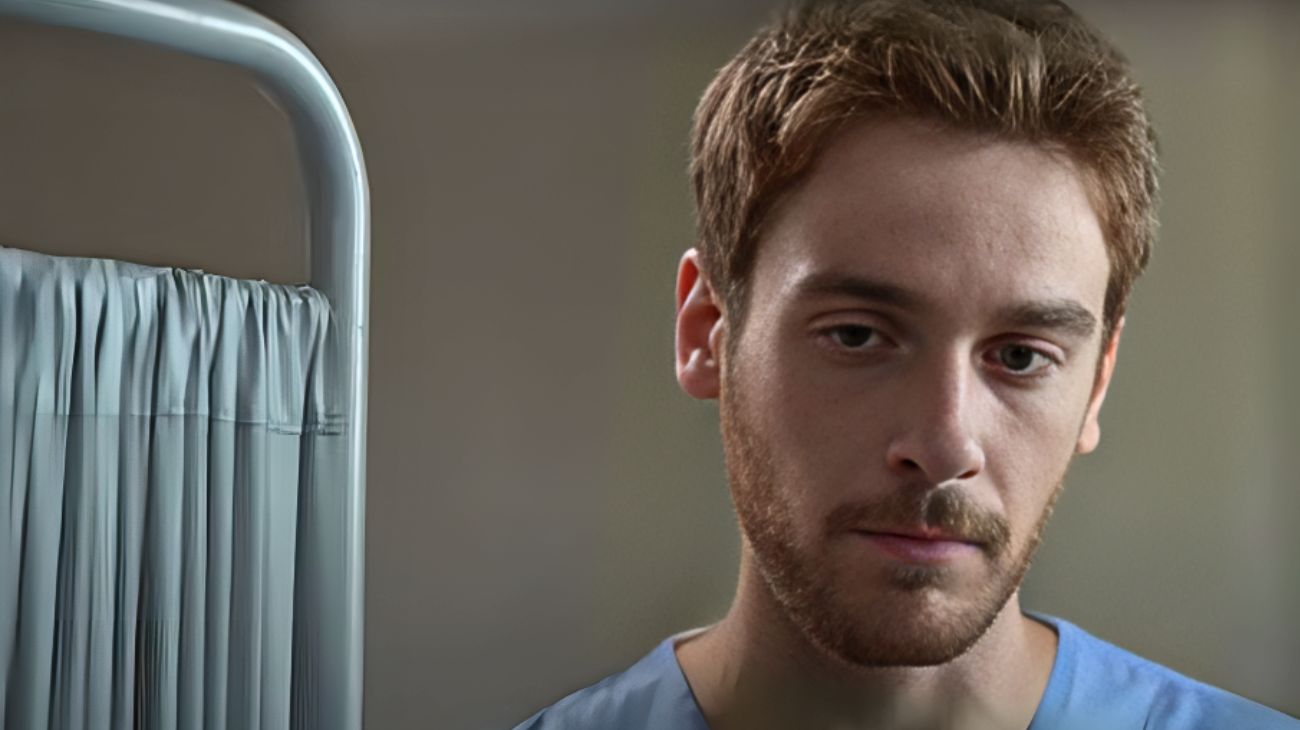 Federico Cesari nella seconda stagione di Tutto chiede salvezza