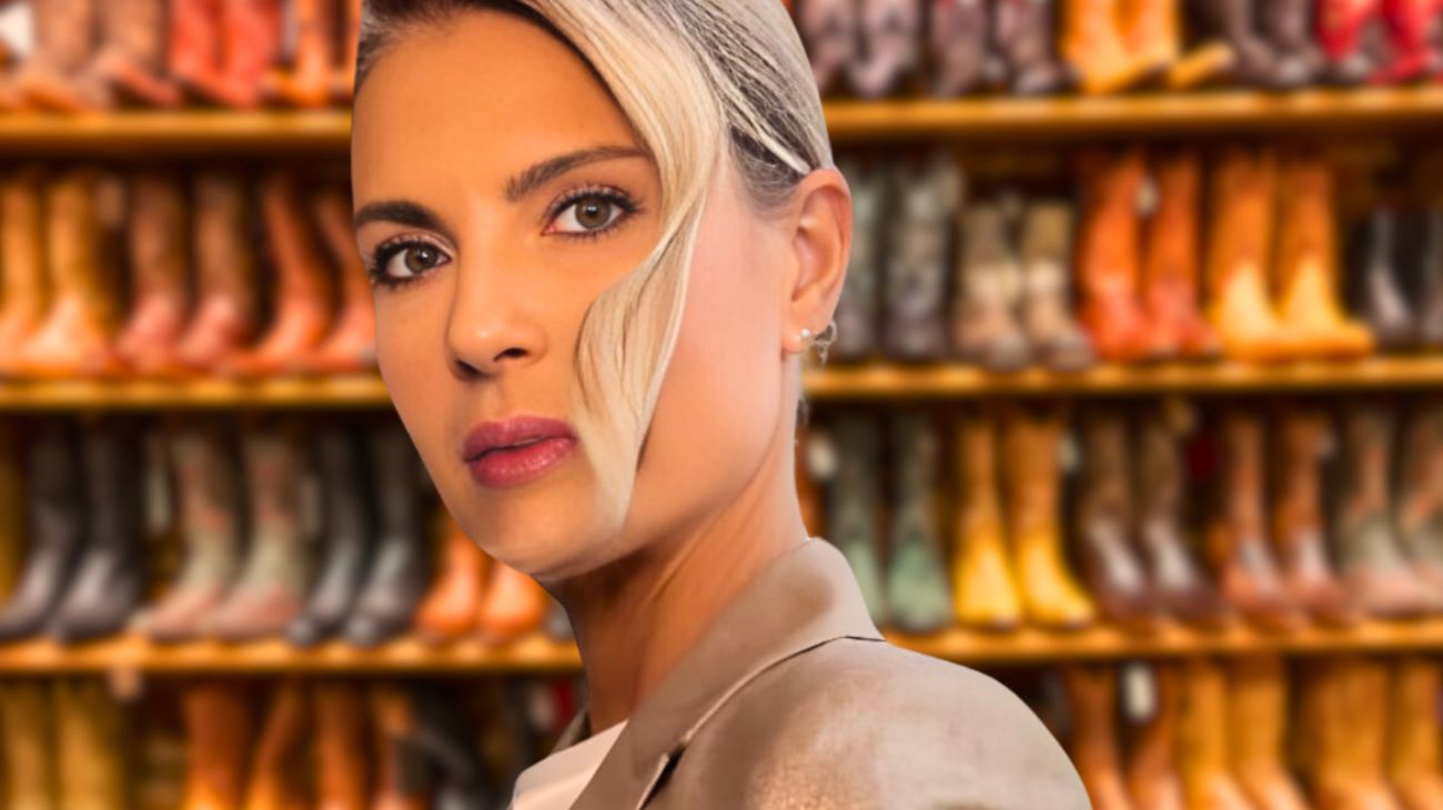 martina-colombari-cosi-sul-red-carpet-di-sky-sport-i-suoi-stivali-sono-i-piu-audaci-dellautunno-2024