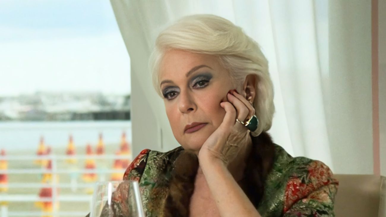 Rai Play, Loretta Goggi nel film Burraco fatale