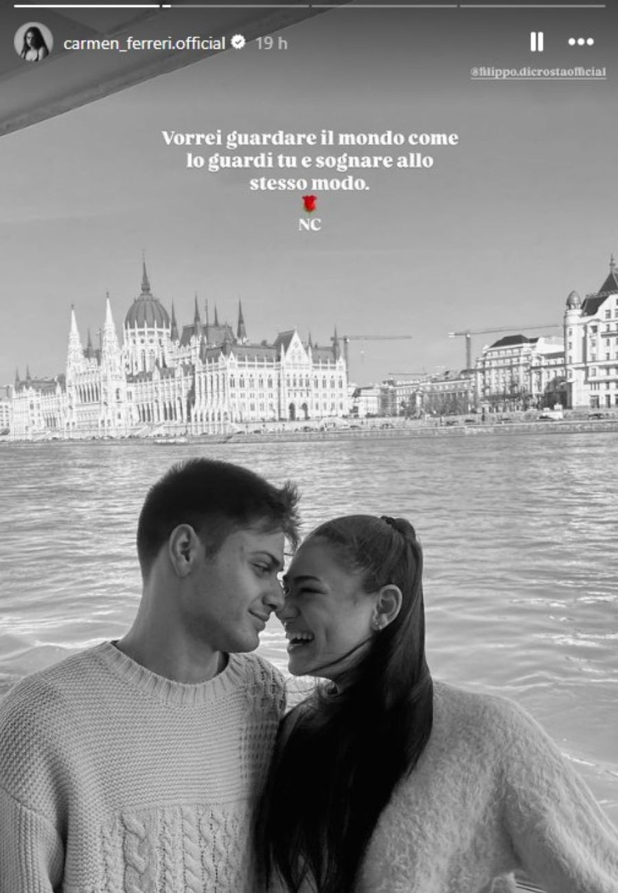 Dal profilo social di Carmen Ferrera, la foto con il suo amore