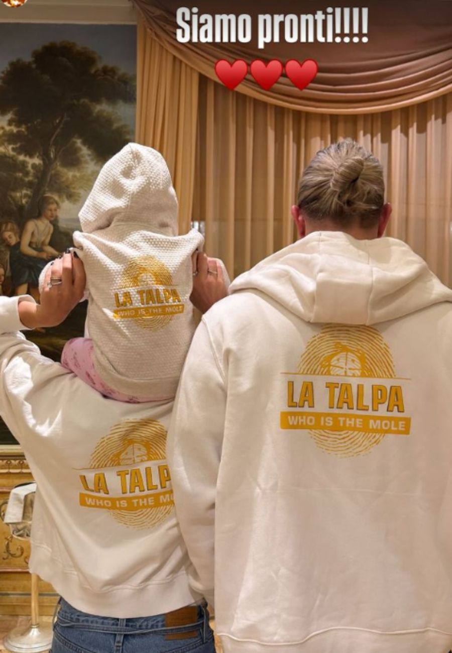 Dal profilo social di Diletta Leotta, la foto con il marito e la figlia