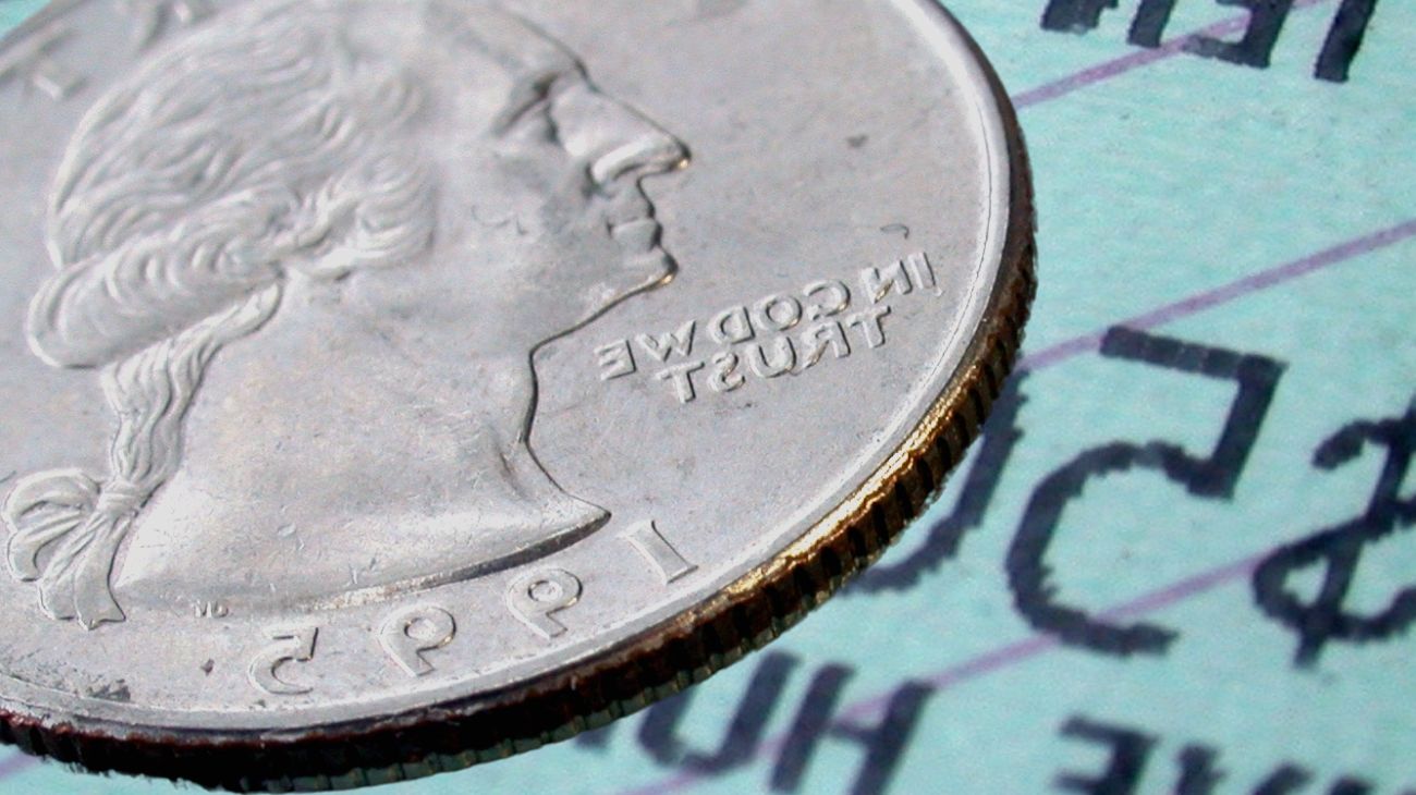 uomo-va-al-supermercato-e-trova-20-dollari-a-terra-poi-li-gioca-alla-lotteria-e-vince-la-cifra-esorbitante1