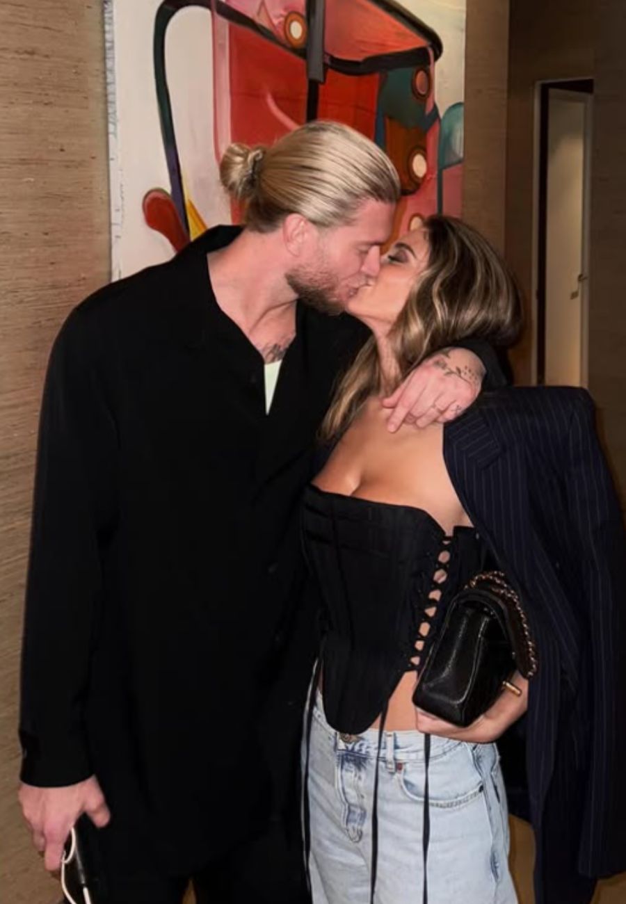 Dal profilo social di Diletta Leotta, la foto con il marito