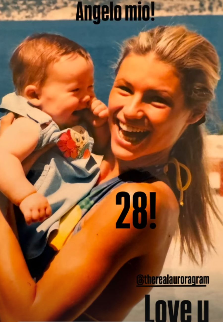 Dal profilo social di Michelle Hunziker, scatto dolce con Aurora Ramazzotti