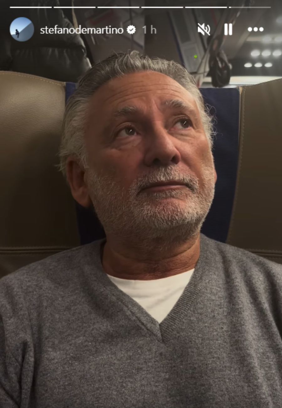 Dal profilo social di Stefano De Martino, in treno con Francesco Paolantoni