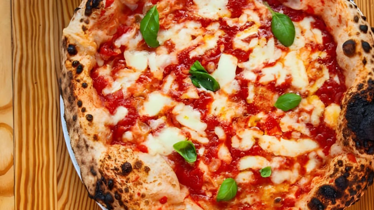 Pizza napoletana fatta in casa, ecco la ricetta da seguire