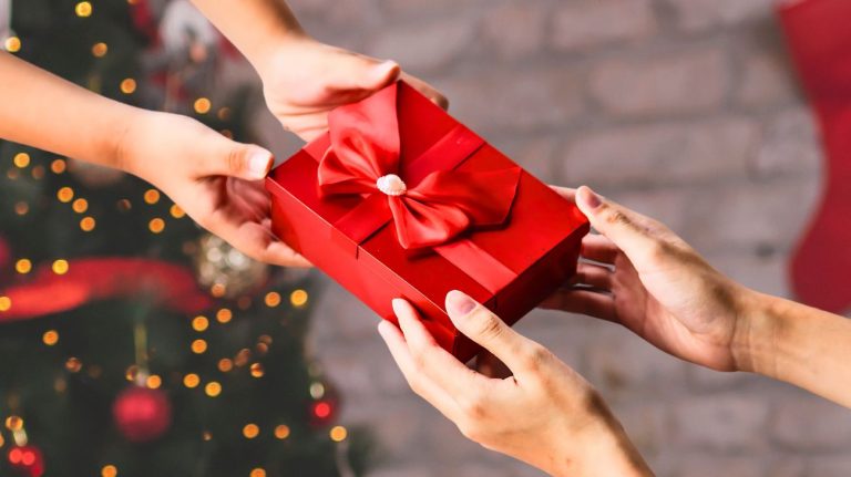 Cosa Significa Fare Una Spagnola Cosa significa fare o non fare un regalo per Natale secondo gli psicologi