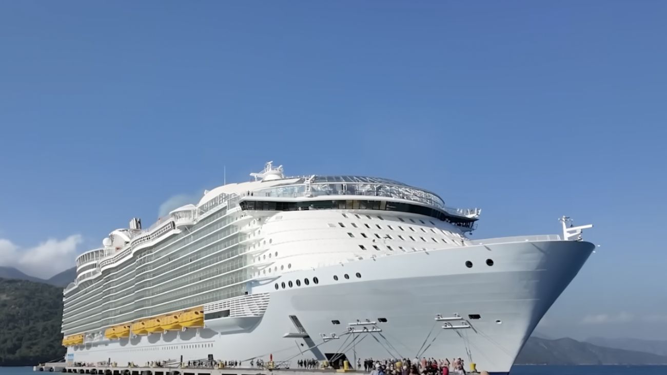 crociera-passeggero-esperto-rivela-ecco-6-motivi-per-cui-dovresti-rimanere-a-bordo-della-nave-durante-gli-scali1