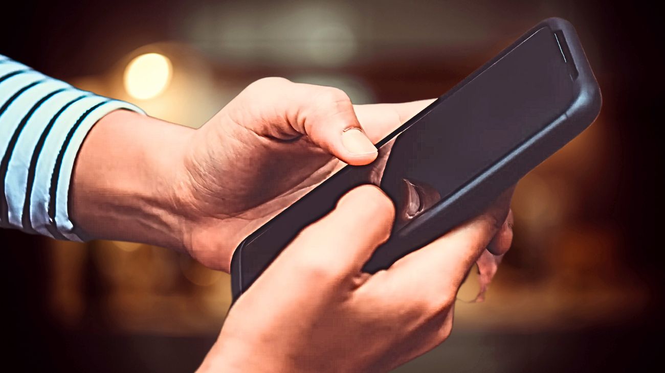 persone dipendenti dallo smartphone