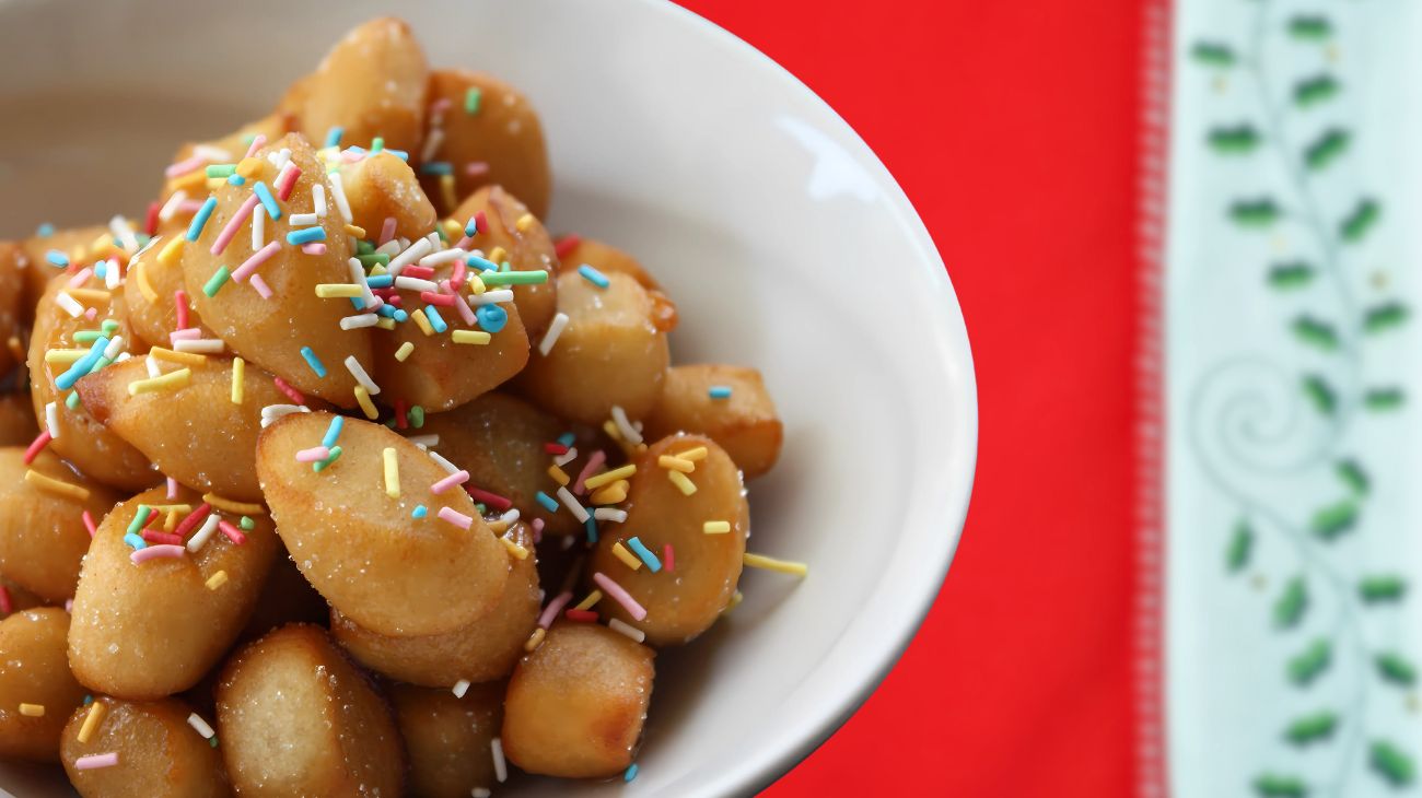 stai-cucinando-male-gli-struffoli-la-cuoca-esperta-afferma-che-un-errore-comune-li-fa-diventare-molli11