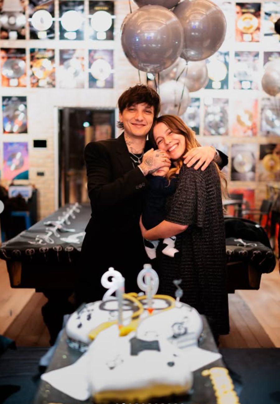 Dal profilo social di Ultimo, la foto con Jacqueline e il piccolo Enea