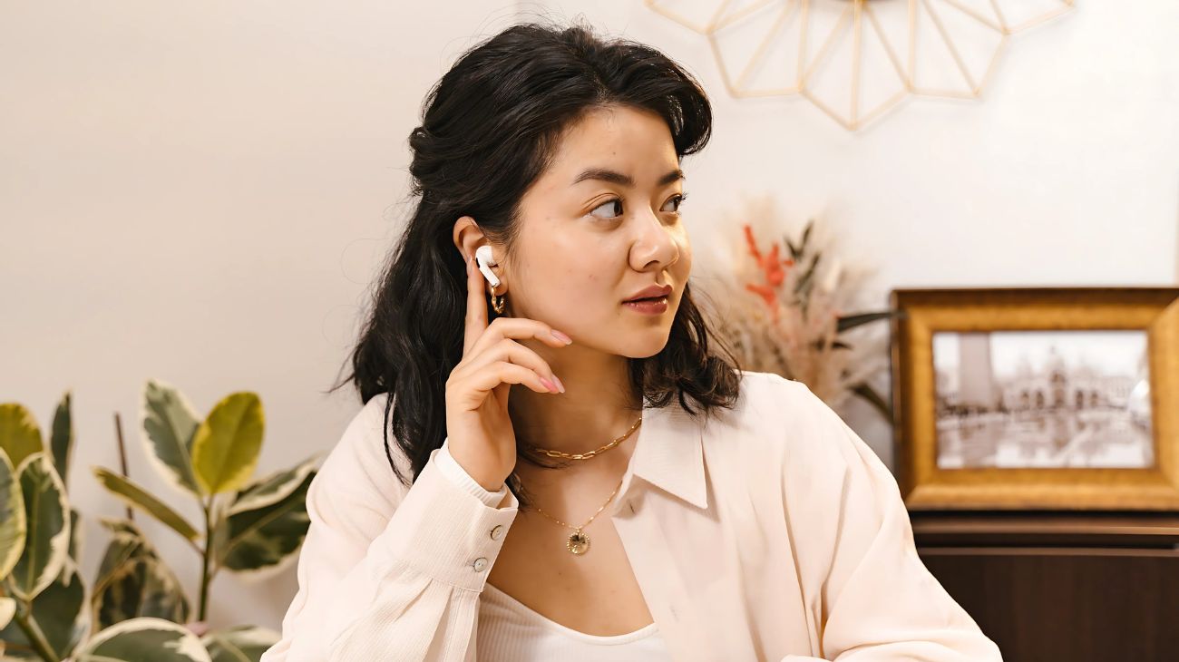 cosa significa toccarsi orecchio