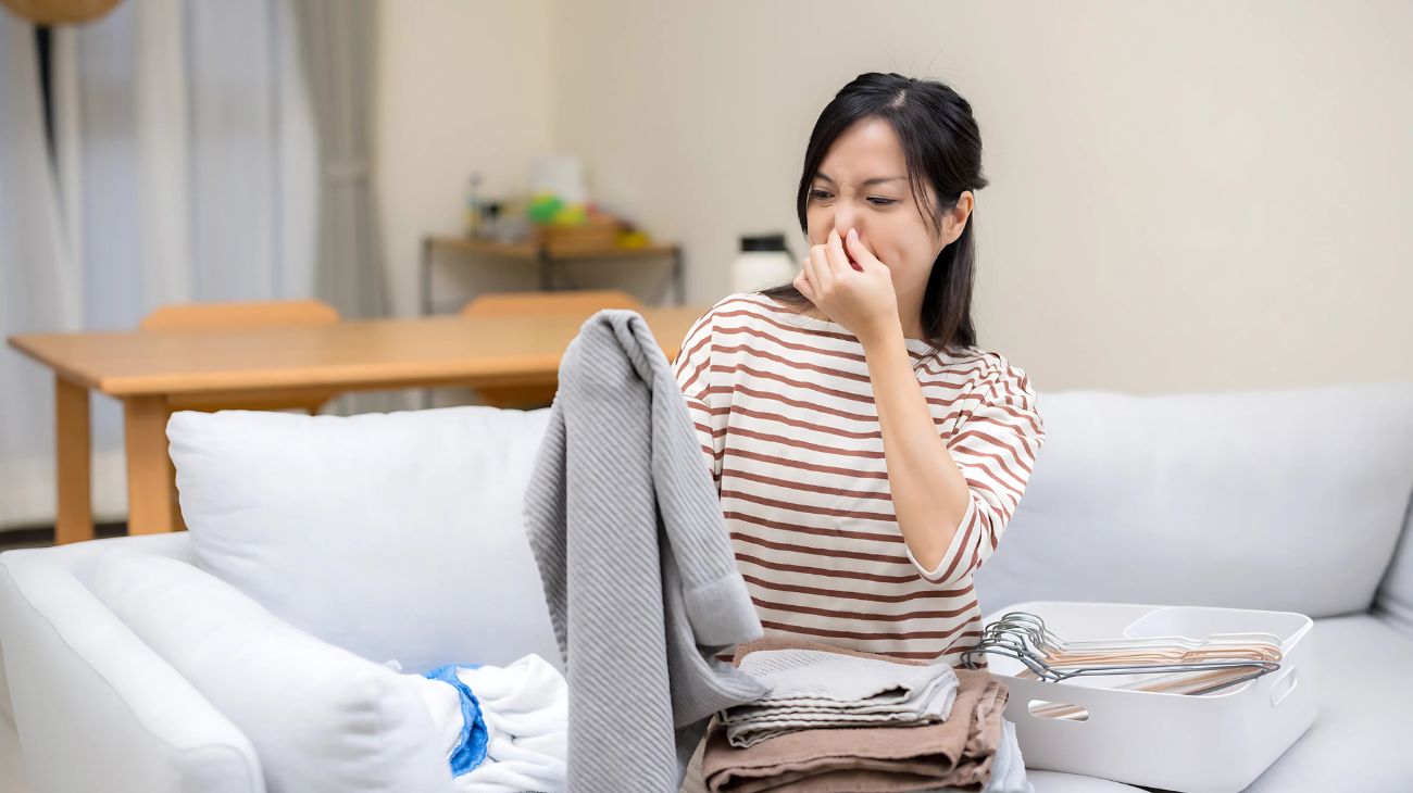 Come eliminare l'odore di fumo dai vestiti