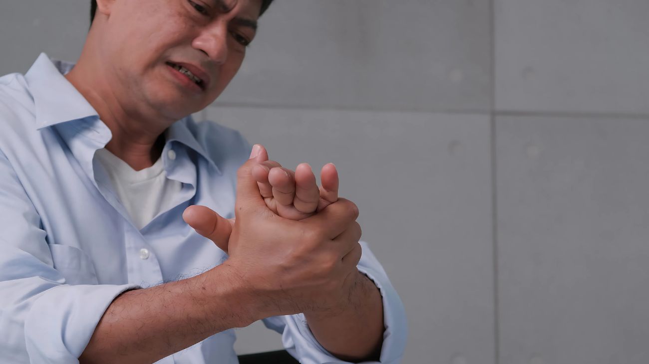 Cosa significa quando ti formicolano mani e piedi