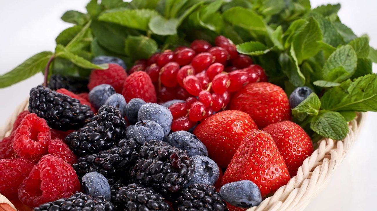 Frutti di bosco, l'ingrediente gustoso nella torta al cocco