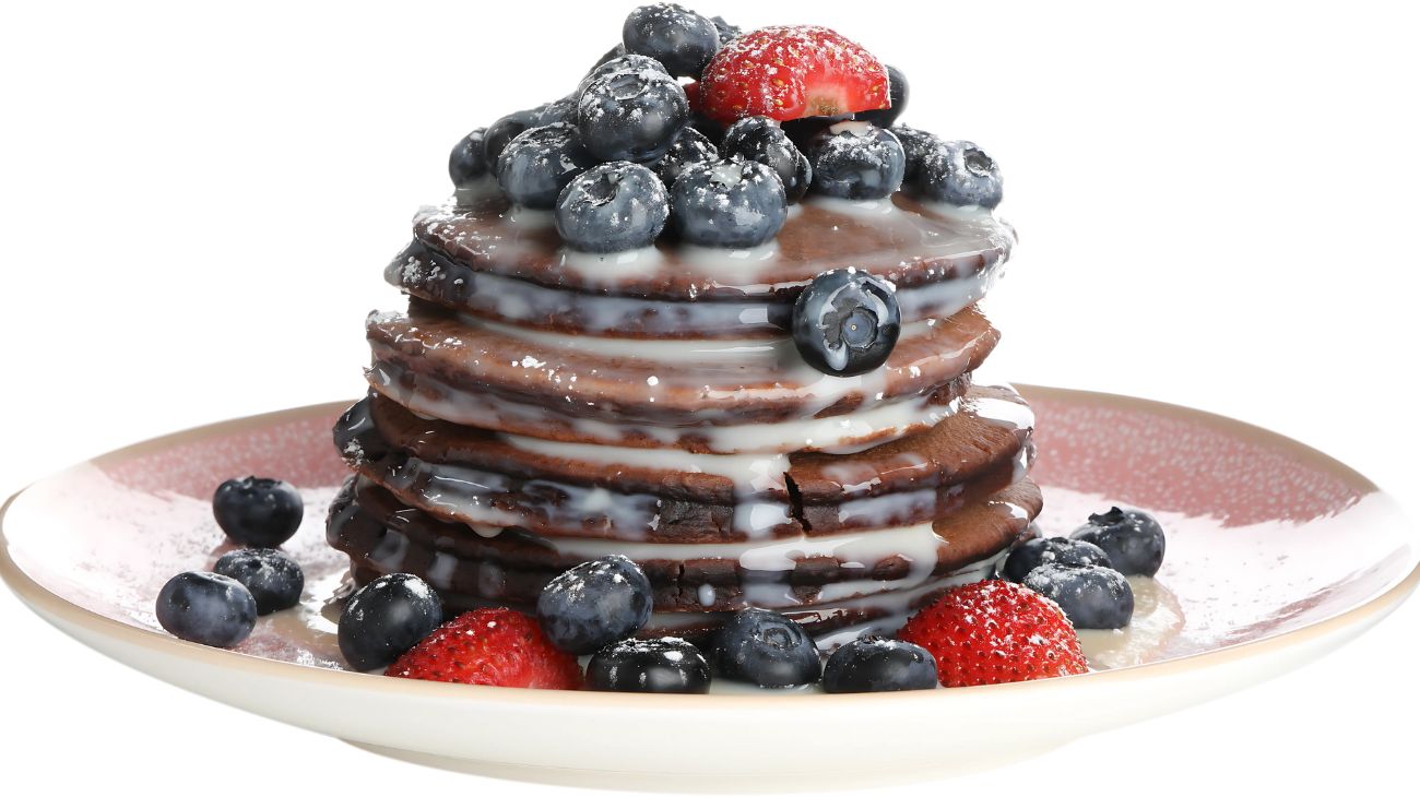 Pancake al cacao con yougurt e frutta
