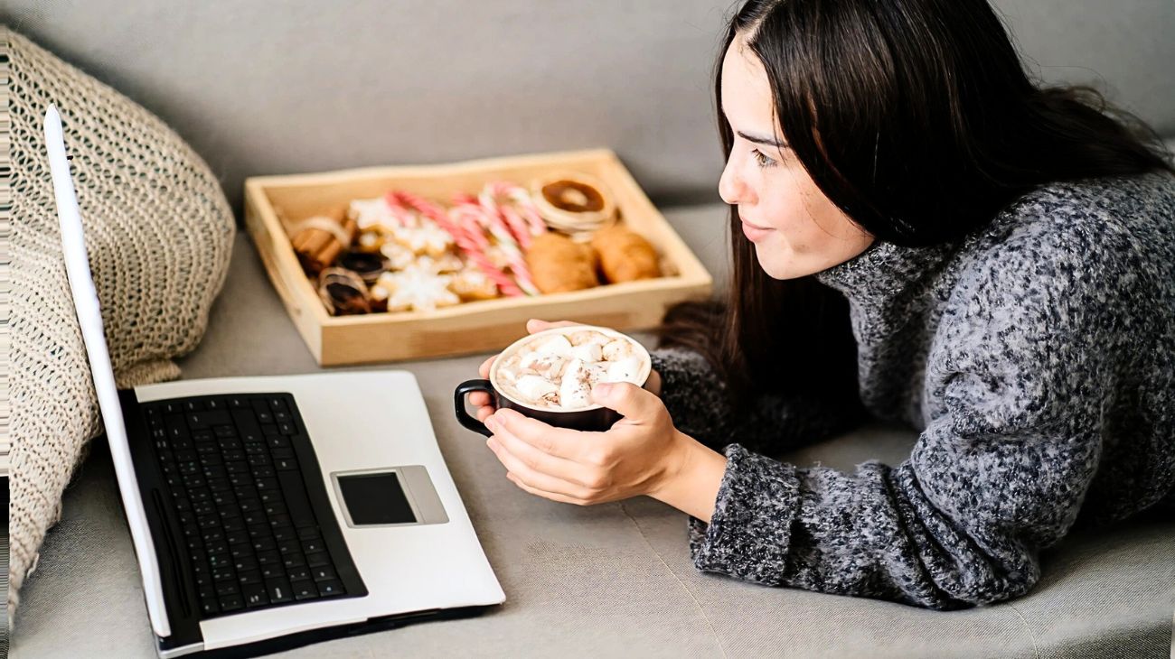 Per quale motivo guardiamo sempre la stessa serie tv