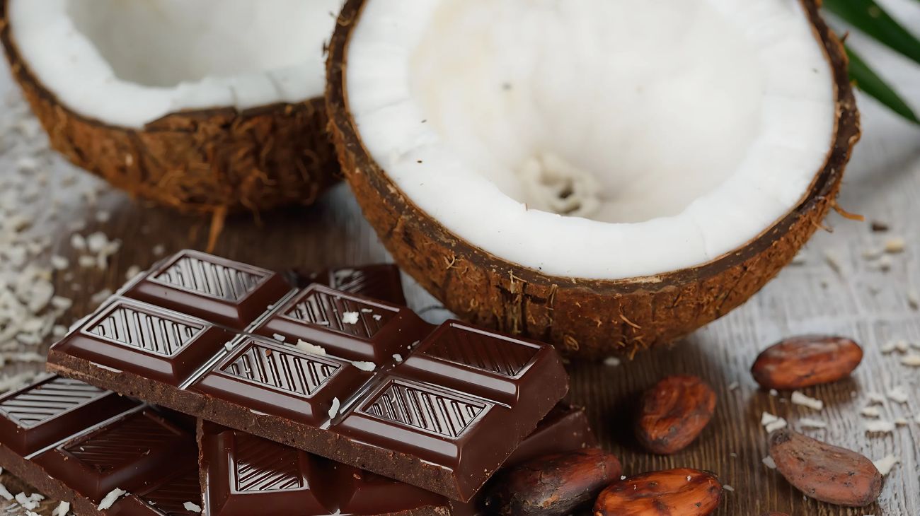 Torta cocco, cioccolato fondente e mandorle, ricetta da seguire