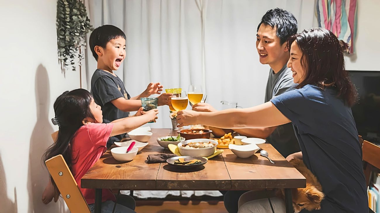 le-9-abitudini-serali-dei-genitori-che-ridono-e-scherzano-coi-loro-figli-se-fate-cosi-trovate-la-serenita-familiare1