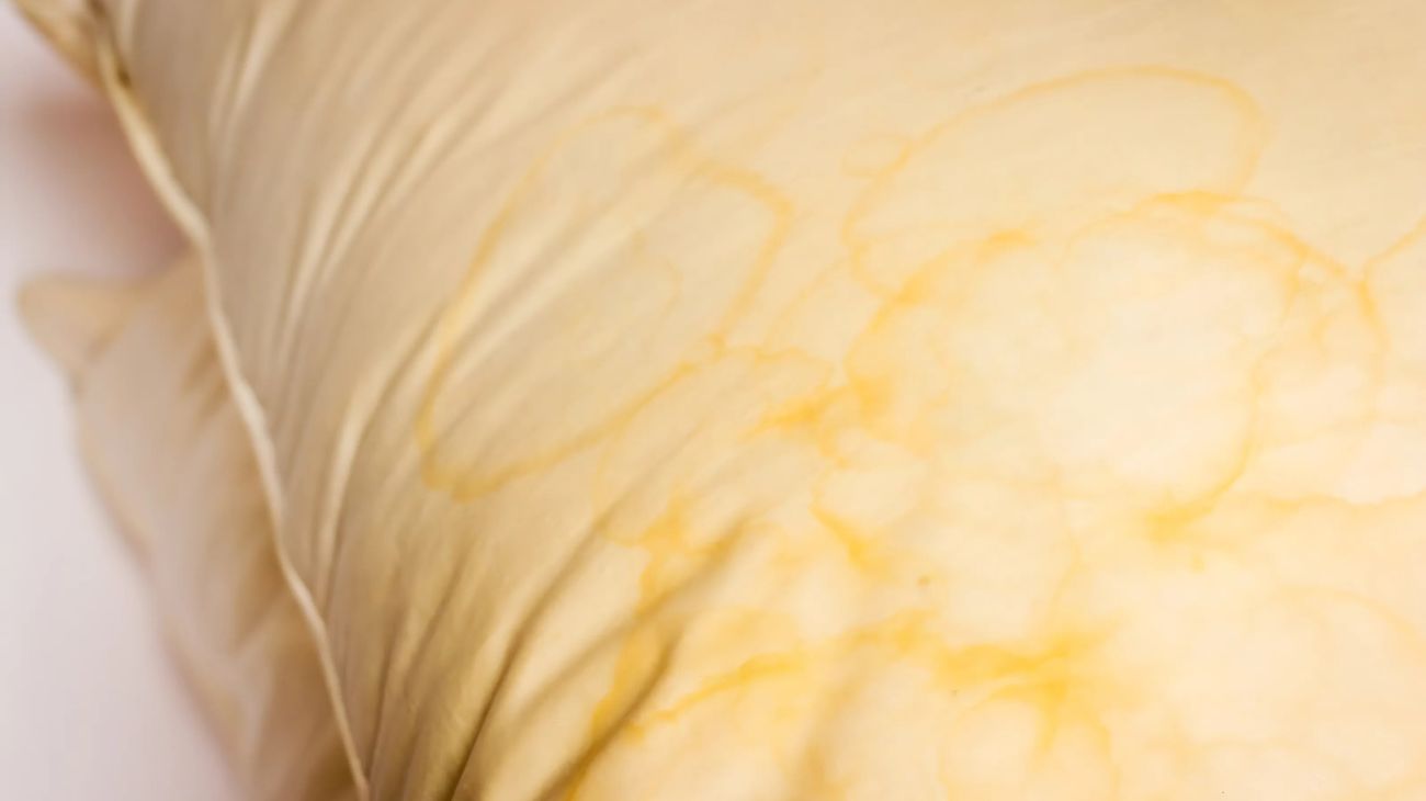 macchie gialle cuscini