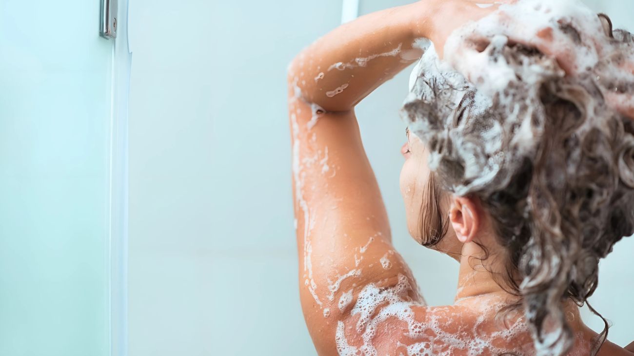 stare sotto la doccia