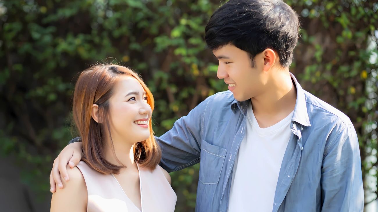 Annuire mentre si ascolta, tecnica di persuasione inconscia