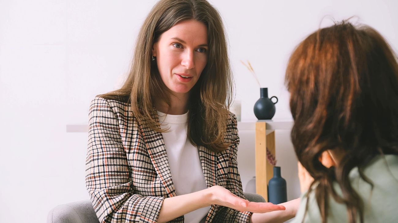 Cosa vuol dire parlare sempre a voce alta