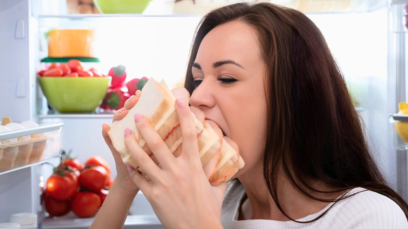 Guardare chi mangia fa venire fame