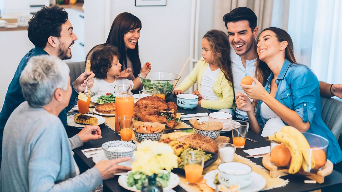 Il pranzo della famiglia trasmette felicità