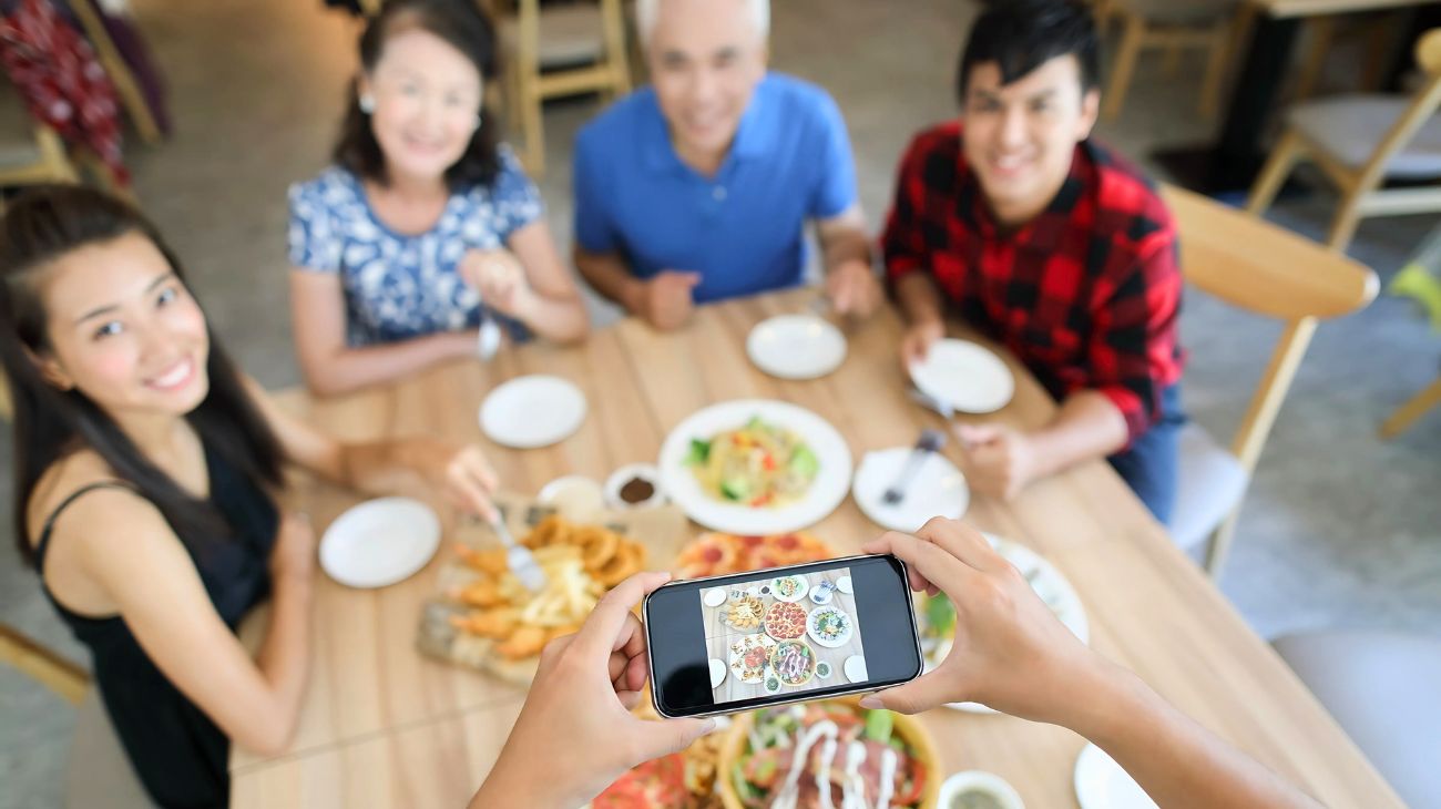 Perché fotografiamo i piatti prima di mangiare