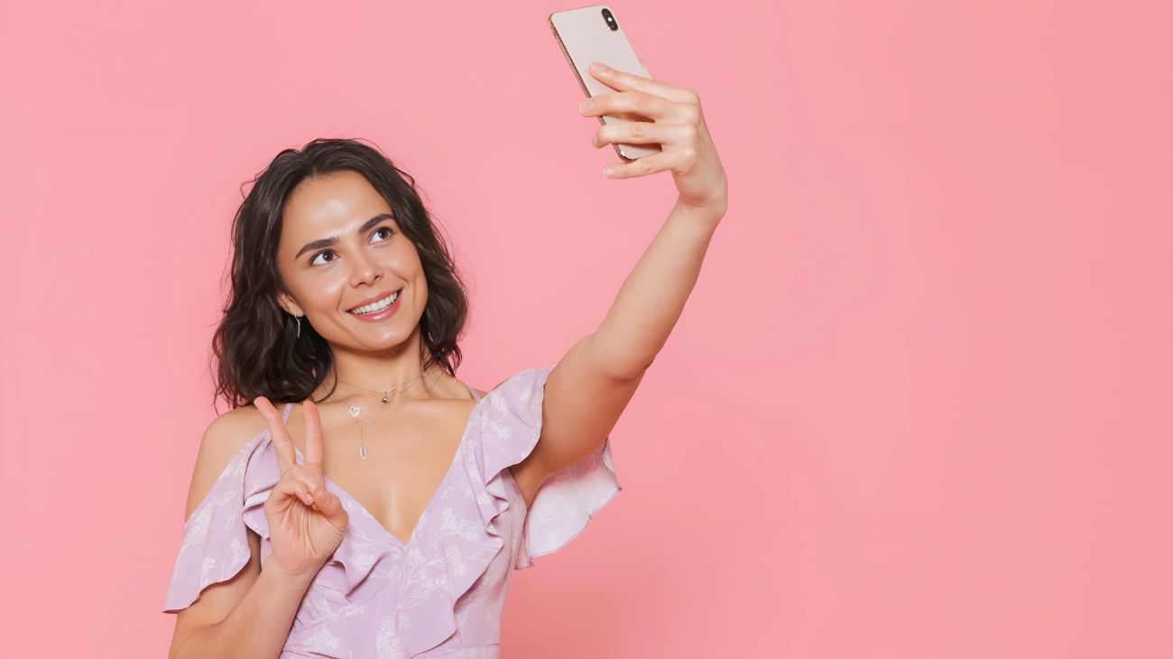 Psicologia dei selfie, come ci scattiamo foto