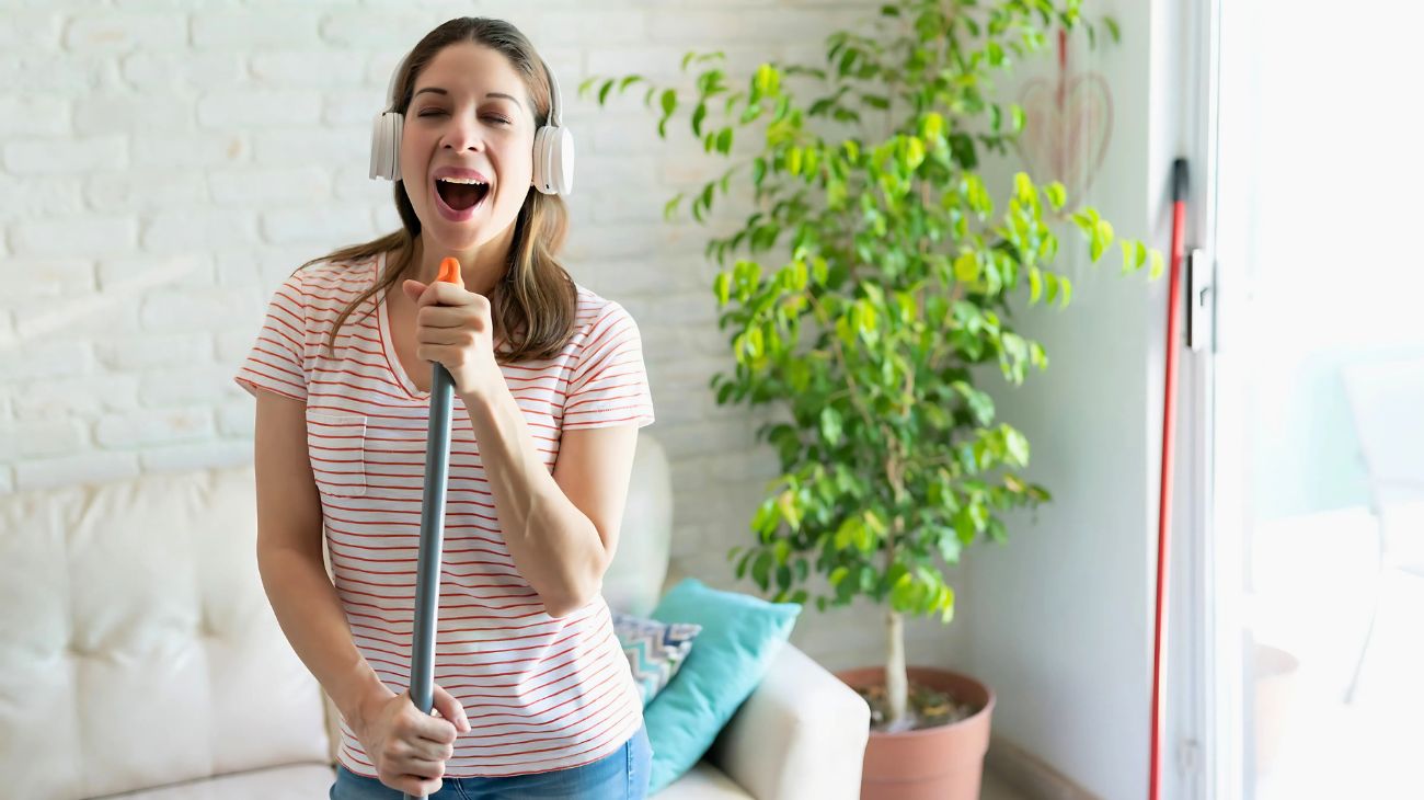 Pulire casa con la stessa musica