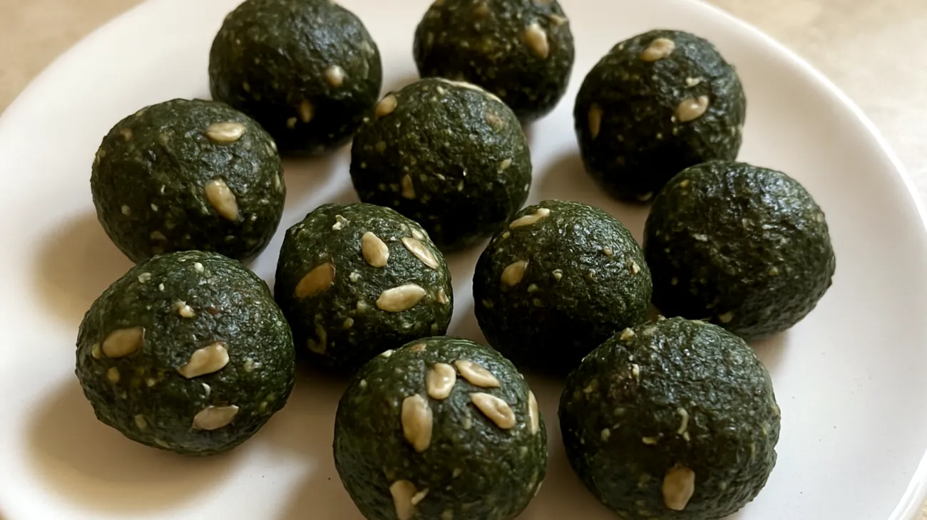 Energy balls con datteri, semi di girasole e spirulina"