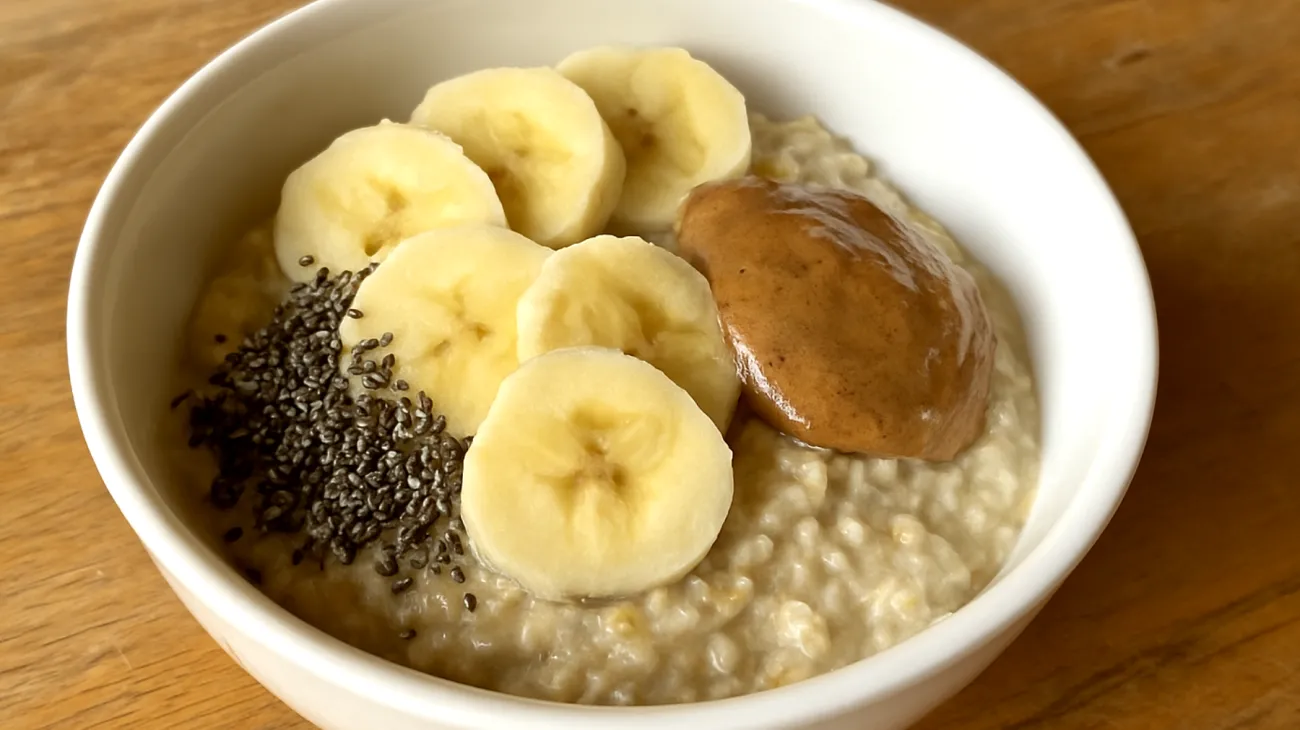 Overnight oats con semi di chia, banana e burro di mandorle"