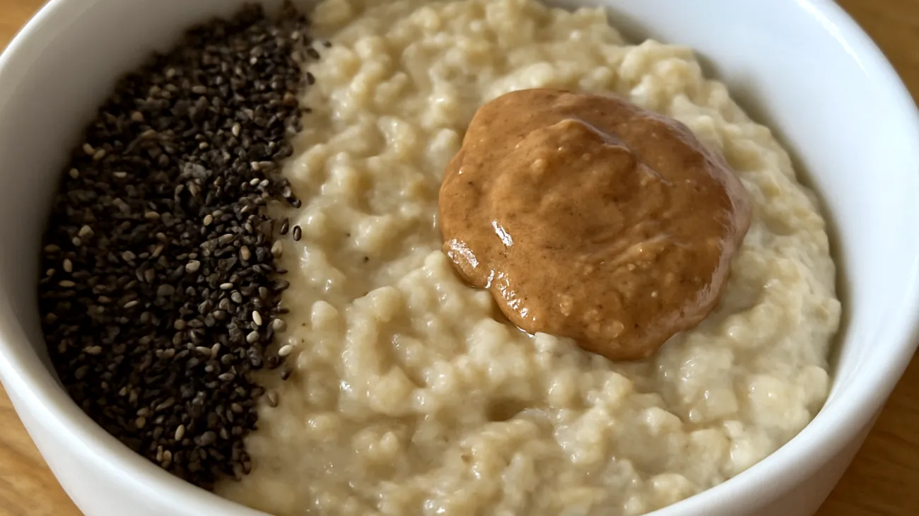 Porridge di avena con semi di chia e burro di mandorle"