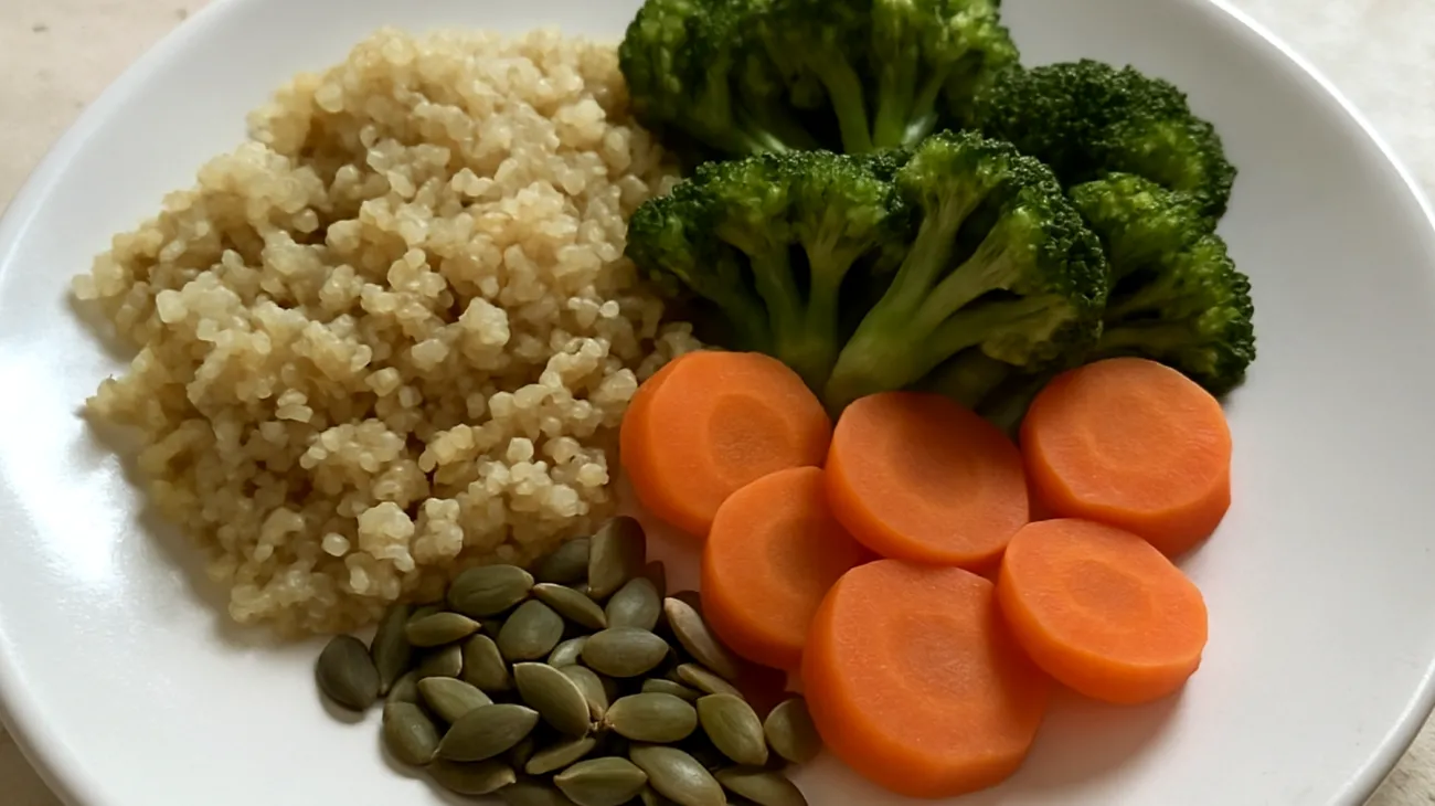 Quinoa con verdure al vapore e semi di zucca"